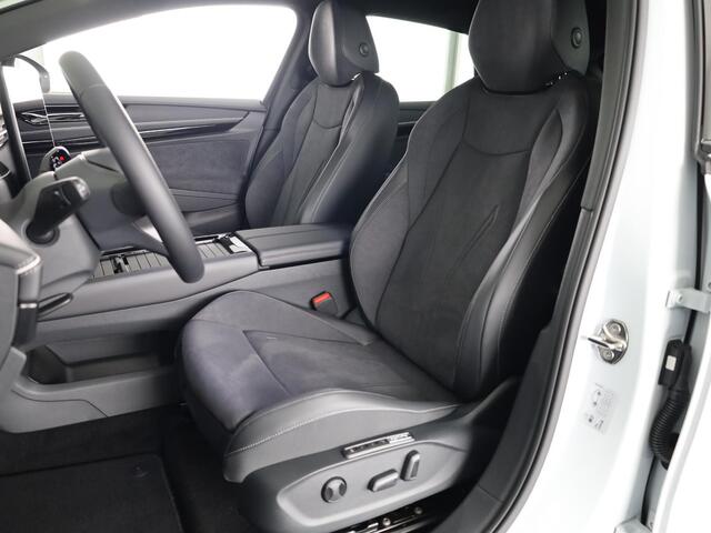 Volkswagen ID ID.7 Pro Business 77 kWh accu, 210 kW / 286 pk Limousin | Navigatie | Camera | Elektrische klep |