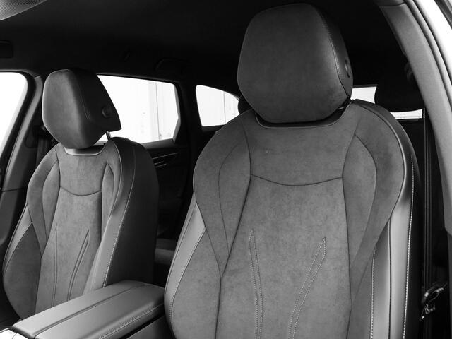 Volkswagen ID ID.7 Pro Limited Edition 77 kWh accu 286 pk · Trekhaak inklapbaar, met elektrische ontgrendeling · Voorraad OUTLET · Prijs is inclusief inruilpremie ·