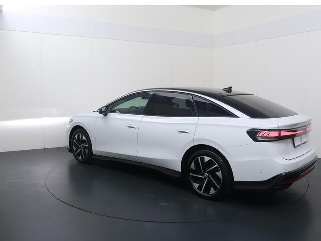 Volkswagen ID ID.7 Pro Business 77 kWh | 286 PK | SoH 100% | Adaptive Cruise Control | Warmtepomp | Matrix LED | 360 graden camera | Elektr. verstelbare stoelen met Massage |