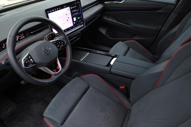 Volkswagen ID ID.7 Tourer GTX Limited Edition 86 kWh 340PK / 250kW, 60 maanden / 100.000km garantie, warmtepomp, wegklapbare trekhaak, adaptief onderstel (DCC), 20" LMV, Harman & Kardon geluidssysteem, head-up display, rondomzichtcamera (Area View), verwarm- en ventileerbare (koeling) voorstoelen, verwarmbare achterbank, elektrische ErgoActive stoelverstelling met geheugen- en massagefunctie, parkeerassistent (Park Assist Pro), 13 speakers (700 watt) met subwoofer, draadloze telefoonlader, verwarmbare voorruit, LED Matrix (IQ.Lights), dodehoekdetectie (Side Assist), vierwielaandrijving (4-Motion), discover pro max navigatie scherm etc.