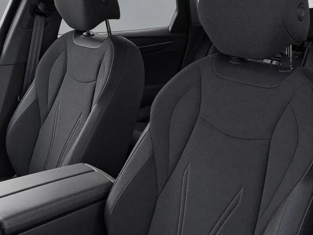Volkswagen ID ID.7 Tourer Pro Business 77 kWh / 286pk Stuur- & Stoelverwarming · 360 Camera · Trekhaak · IQ.LIGHT · Head-Up Display