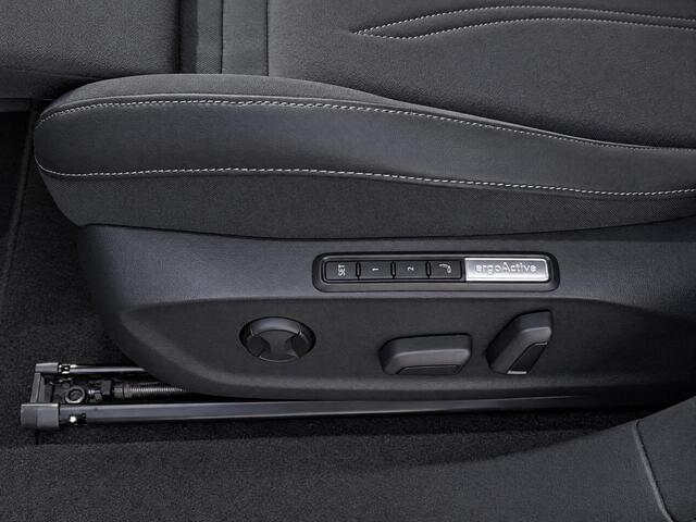 Volkswagen ID ID.7 Tourer Pro Business 77 kWh / 286pk Stuur- & Stoelverwarming · 360 Camera · Trekhaak · IQ.LIGHT · Head-Up Display