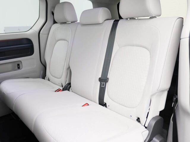 Volkswagen ID. Buzz Pro Advantage 77kWh 204PK Trekhaak, Matrix-LED, winterpakket Plus, easy open, achteruitrijcamera, keyless, elek. stoelen, alarm, 19'' lichtmetaal