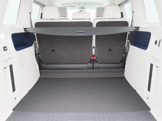 Volkswagen ID. Buzz Pro Advantage 77kWh 204PK Trekhaak, Matrix-LED, winterpakket Plus, easy open, achteruitrijcamera, keyless, elek. stoelen, alarm, 19'' lichtmetaal