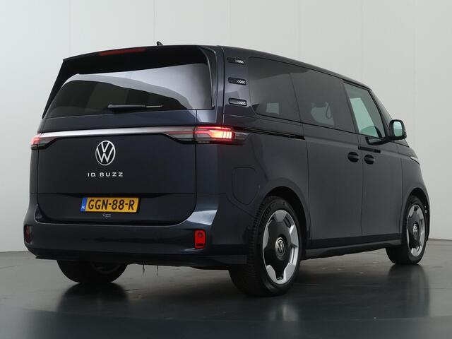Volkswagen ID. Buzz Pro Advantage 77 kWh | SOH 96% | Elektrisch verstelbare Comfortstoelen | Navigatie | Camera | DAB | Stoelverwarming | DAB | Apple CarPlay/Android Auto | Elektrische schuifdeuren | Trekhaak | 5 Persoons | Ele. kofferdeksel |