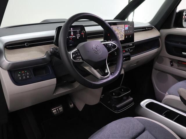 Volkswagen ID. Buzz Pro Advantage 77 kWh | SOH 96% | Elektrisch verstelbare Comfortstoelen | Navigatie | Camera | DAB | Stoelverwarming | DAB | Apple CarPlay/Android Auto | Elektrische schuifdeuren | Trekhaak | 5 Persoons | Ele. kofferdeksel |