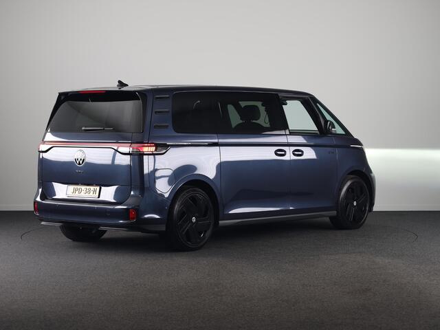 Volkswagen ID. Buzz GTX 4MOTION 86 kWh LWB 7p. 340 pk | SoH 100% | Verlengde garantie | Navigatie | Trekhaak (wegklapbaar) | Parkeersensoren (Park assist) | Achteruitrijcamera | Stoelverwarming v/a |