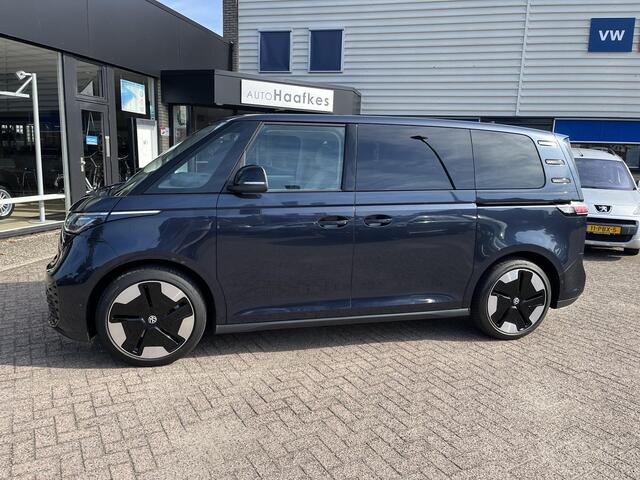 Volkswagen ID. Buzz Pro 77kWh grote accu, zeer luxe uitgevoerd, deels leer, uniek kleuren combinatie binnen met buiten.