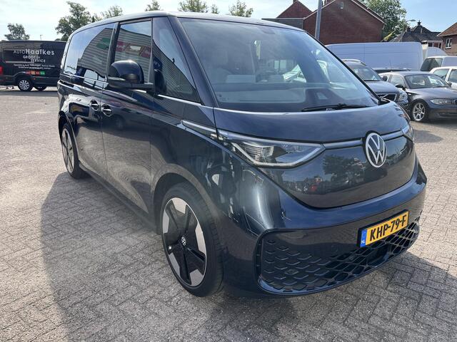 Volkswagen ID. Buzz Pro 77kWh grote accu, zeer luxe uitgevoerd, deels leer, uniek kleuren combinatie binnen met buiten.