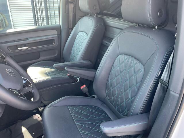 Volkswagen ID. Buzz Cargo 77 kWh | Airco | Trekhaak wegklapbaar | 20" lm velgen | Lederen bekleding | stoelverwarming | Volledige betimmering laadruimte | Spoilerpakket | Armsteunen voorstoelen | Assistentiepakket plus |