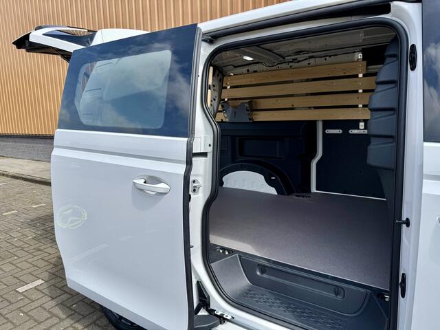 Volkswagen ID. Buzz Cargo 79 kWh | MY 2025! | 286 PK! | Leder | | 3 Persoons | Apple Carplay | Android Auto | Adaptieve Cruise Control | Lane Assist | Standkachel | Stoelverwarming |