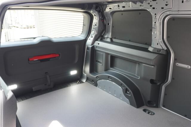 Volkswagen ID. Buzz Cargo ID. Buzz Cargo 340 pk 4-Motion Bulli Edition, Achteruitrijcamera, Bijrijdersstoel, Navigatie, Achterklep met ruit, Trekhaak