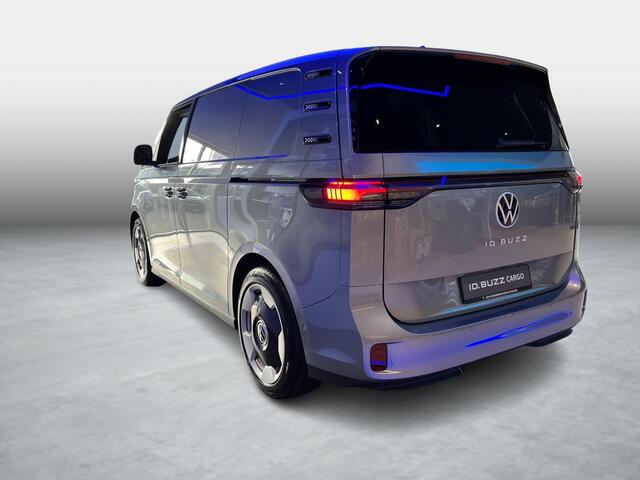 Volkswagen ID. Buzz Cargo Bedrijfswagens Anniversary Edition 4M 340 pk 250 kW elektromotor | 4 Motion | Achteruitrijcamera (Rear View) inclusief 360 graden camera (Area View) | Assistance Pakket Plus | Digitale radio-ontvangst (DAB+) | Navigatie 'Discover Pro' | Anniversary Editio