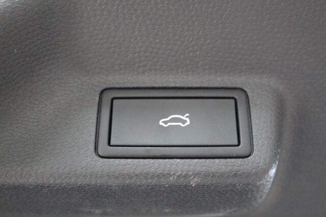 Volkswagen ID. Buzz Cargo 77 kWh Navigatie Pro | Trekhaak | El. achterklep | Parkeerassistentie | DAB+ | 98% SoH excl. btw/bpm