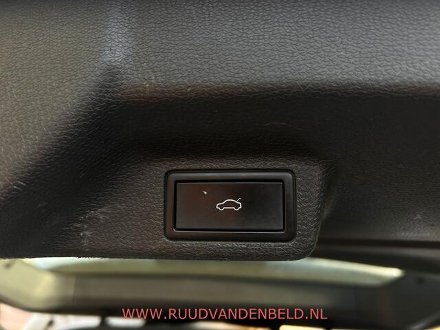 Volkswagen ID. Buzz Cargo 77kWh 3-ZITS / TREKHAAK / LED / CARPLAY