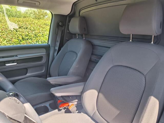 Volkswagen ID. Buzz Cargo 77 kWh 204 pk / IQ Light / PDC / Navigatie