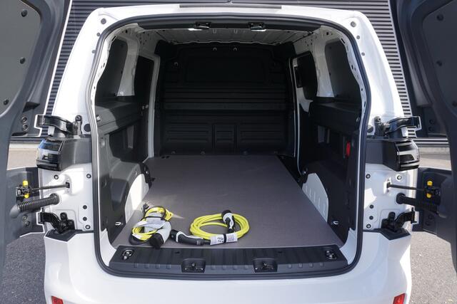 Volkswagen ID. Buzz Cargo 79kWh Accu 286 PK Achterdeuren 3-Zits Camera ACC Trekhaak Cruise Standkachel Apple Carplay