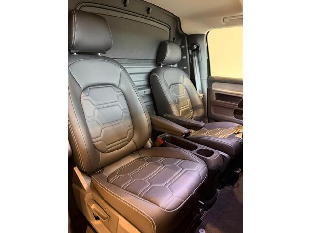 Volkswagen ID. Buzz Cargo 4MOTION Limited Edition 79 kWh "Black Edition" | Trekhaak | 2x Schuifdeur incl. sluithulp | Sidebars | Leder interieur | 21" inch | Achterdeuren |
