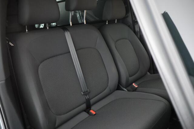 Volkswagen ID. Buzz Cargo 204pk 77 kWh Stoelverwarming Adaptive Cruise Camera Bijrijdersbank Climate control