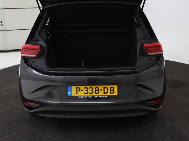 Volkswagen ID.3 First 58 kWh | Sfeerverlichting | Apple Carplay | Stoelverwarming | LED | Cruise Control Adaptief| LMV 18" | Navi