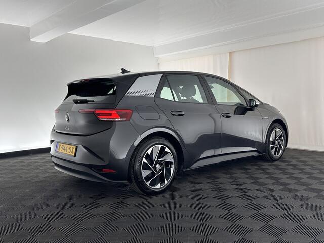 Volkswagen ID.3 First 58 kWh (INCL.BTW) *ADAPTIVE-CRUISE | FULL-LED | NAVI-FULMMAP | DIGI-COCKPIT | COMFORT-SEATS | DAB+ | AMBIENT-LIGHT | 18''ALU | ECC | PDC*