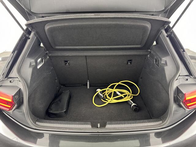 Volkswagen ID.3 First 58 kWh (INCL.BTW) *ADAPTIVE-CRUISE | FULL-LED | NAVI-FULMMAP | DIGI-COCKPIT | COMFORT-SEATS | DAB+ | AMBIENT-LIGHT | 18''ALU | ECC | PDC*