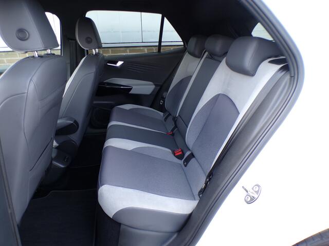 Volkswagen ID.3 First Plus 58 kWh, Carplay + Android Auto / Full LED / Adaptive Cruise / Camera + Sensoren / 19' LMV