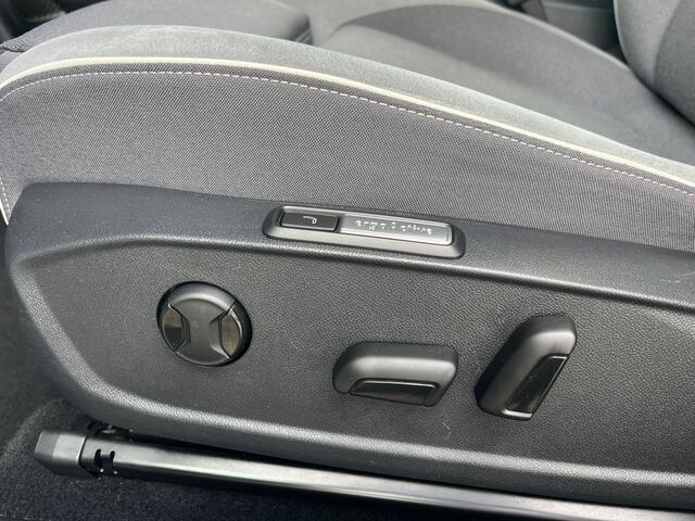 Volkswagen ID.3 First Max 58 kWh | Panorama Dak | Head-Up Display | Stoelverwarming | Navigatie | Camera |