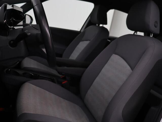 Volkswagen ID.3 First 58 kWh | Stoel & stuurverwarming | Carplay | Trekhaak | Adaptive cruise | Full LED | Navigatie | Parkeerhulp | Climate control