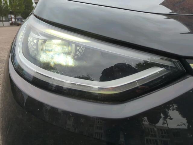 Volkswagen ID.3 First Plus 58 kWh 204pk / LED / Navigatie / Camera / Donker Glas / 19" LMV