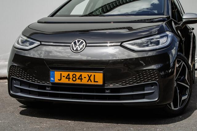 Volkswagen ID.3 First Plus 58 kWh Trekhaak/ Stoelverwarming/ Carplay/ IQ light/ DAB+/ Adapt. cruise