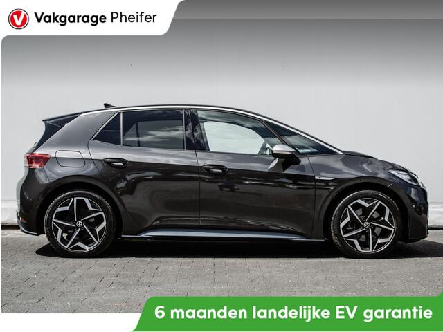 Volkswagen ID.3 First Plus 58 kWh Trekhaak/ Stoelverwarming/ Carplay/ IQ light/ DAB+/ Adapt. cruise