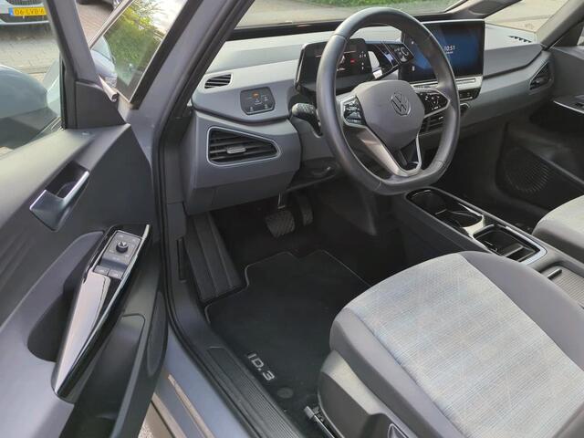 Volkswagen ID.3 Life 58 kWh / Navigatie / Parkeer sensoren / Stoelverwarming /