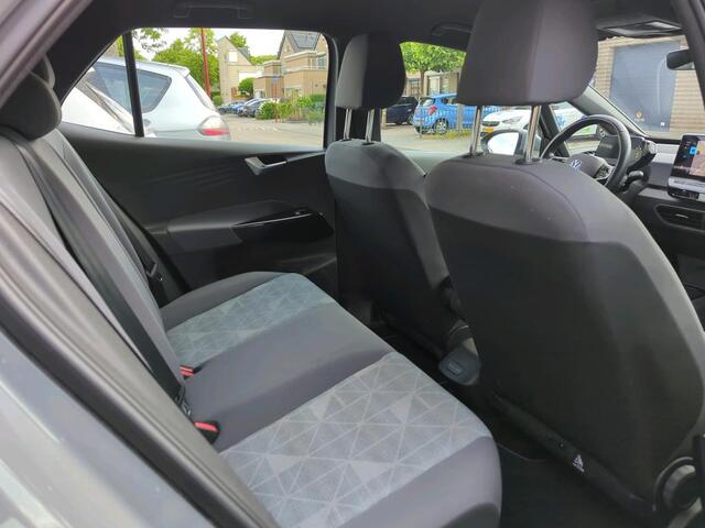 Volkswagen ID.3 Life 58 kWh / Navigatie / Parkeer sensoren / Stoelverwarming /