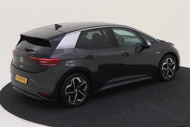 Volkswagen ID.3 First Plus 58 kWh / IQ LED Matrix / 19" LMV / Navi / Camera / Keyless / Stuur en Stoelverwarming