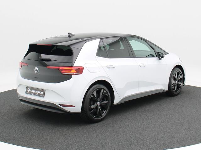 Volkswagen ID.3 Black Edition 52 kWh 170 PK | 19" Lichtmetalen Velgen | Parkeersensoren | Cruise Control Adaptief | App Connect |