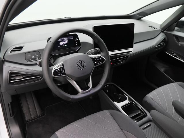Volkswagen ID.3 Black Edition 52 kWh 170 PK | 19" Lichtmetalen Velgen | Parkeersensoren | Cruise Control Adaptief | App Connect |
