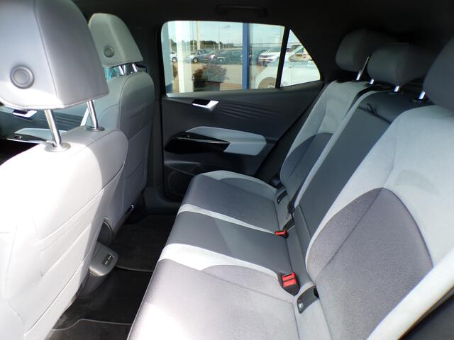 Volkswagen ID.3 First Max 58 kWh, SOH 94% / Trekhaak / Carplay + Android Auto / HUD / Adaptive Cruise / 20' Sportvelgen