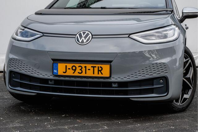 Volkswagen ID.3 First Plus 58 kWh Trekhaak/ Camera/ Stoelverwarming/ Full led/ Navigatie/ Carplay/ 19" Lmv