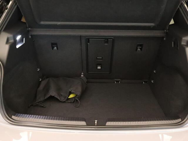 Volkswagen ID.3 Pro S Business 77 kWh - SOH 98,5%!! - ORIGINEEL NEDERLANDSE AUTO - ERGO ACTIVE VOORSTOELEN MET ELEKTRISCHE VERSTELLING EN GEHEUGEN - PARKEERASSISTENT - PARKEERSENSOREN VOOR/ ACHTER - NAVIGATIE - 19 INCH LICHT METALEN VELGEN - 2 X ARMSTEUN VOOR - CAMERA