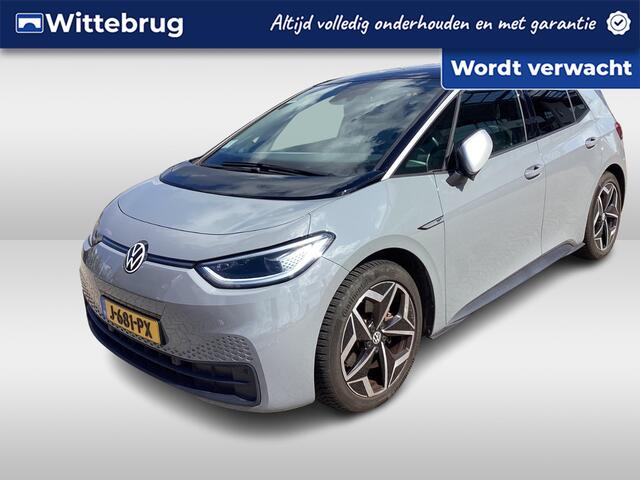 Volkswagen ID.3 First Plus 58 kWh / 19" LMV / IQ LED / Navigatie / App connect / Camera / Parkeersensoren V+A / Stoelverwarming /