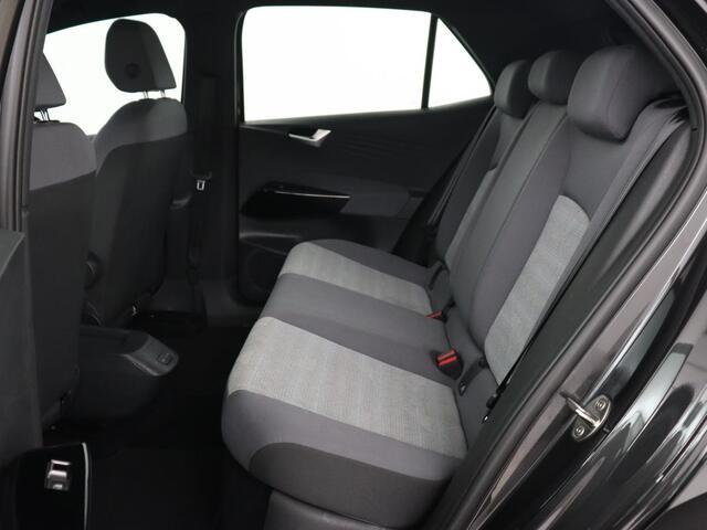 Volkswagen ID.3 Life 58 kWh | Stoel & stuurverwarming | Carplay | Adaptive cruise | Navigatie | Full LED | Parkeerhulp | DAB | Climate control