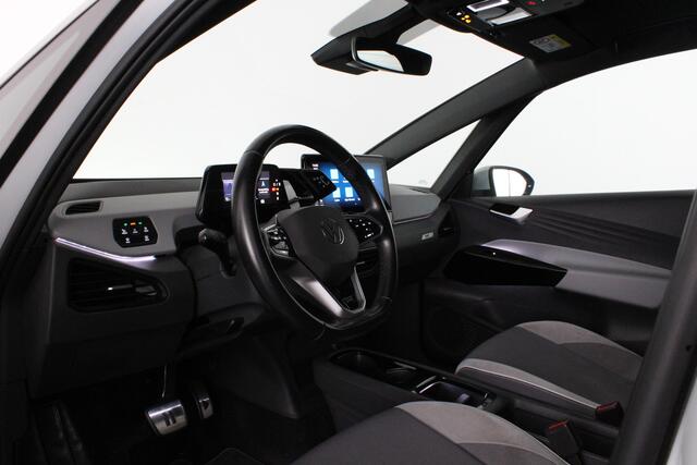 Volkswagen ID.3 First Plus 58 kWh > 204pk/Camera/Matrix-LED/Glacier White met zwart dak