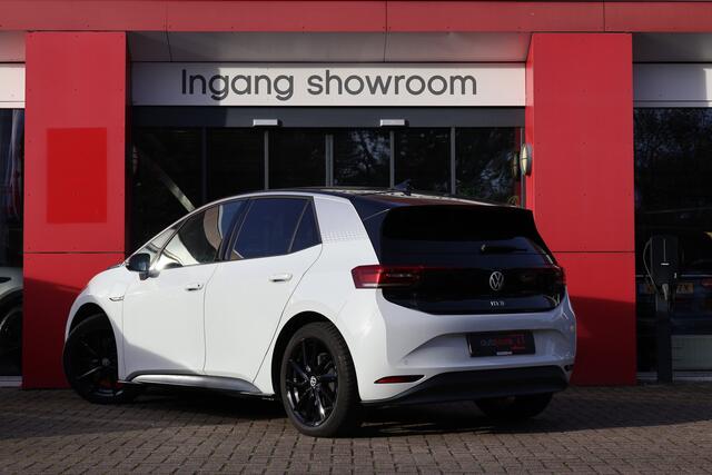 Volkswagen ID.3 First Plus 58 kWh | Origineel NL | Camera | Stuur- en Stoelverwarming | ACC | Navigatie |