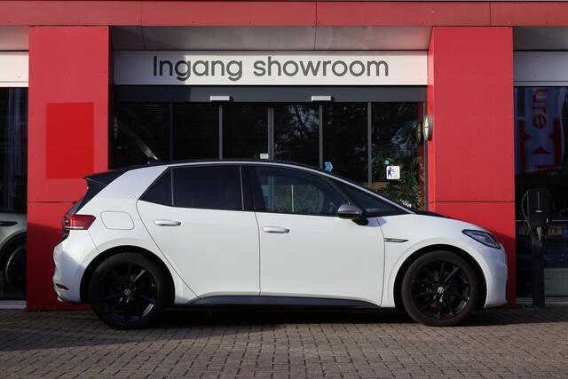 Volkswagen ID.3 First Plus 58 kWh | Origineel NL | Camera | Stuur- en Stoelverwarming | ACC | Navigatie |