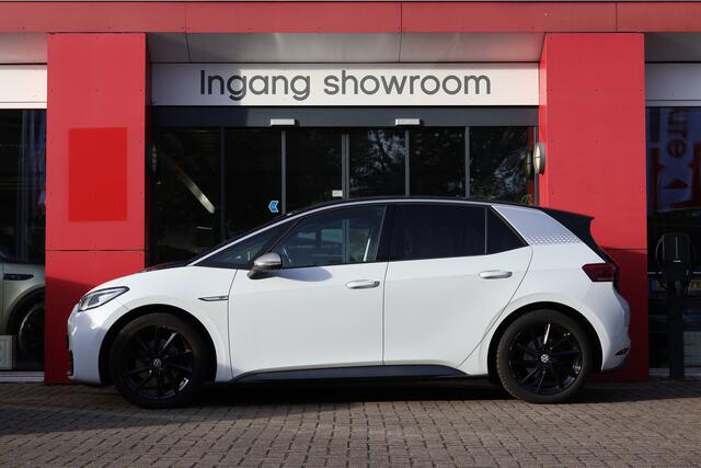 Volkswagen ID.3 First Plus 58 kWh | Origineel NL | Camera | Stuur- en Stoelverwarming | ACC | Navigatie |