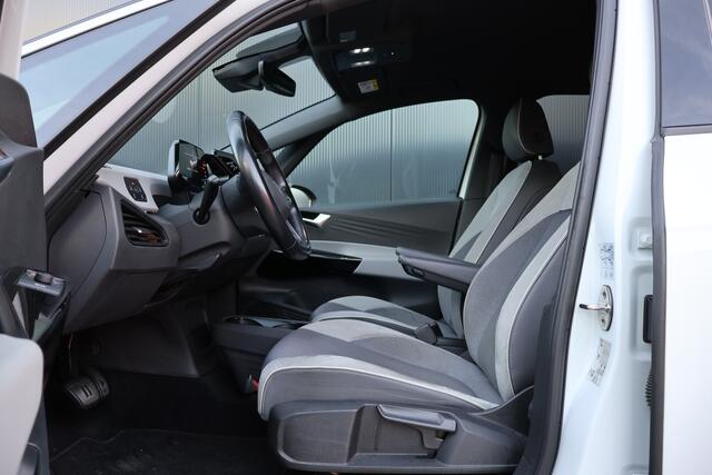 Volkswagen ID.3 First Plus 58 kWh | Origineel NL | Camera | Stuur- en Stoelverwarming | ACC | Navigatie |