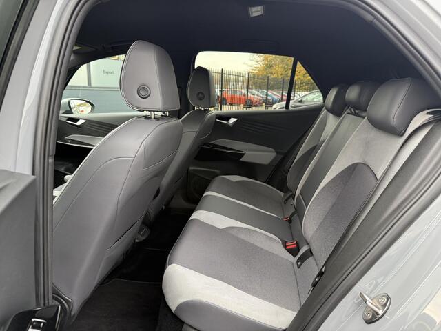 Volkswagen ID.3 First Plus 58 kWh Navi,Camera,Pdc V+A,Stoelverwarming,Lm velgen,N.A.P,Apk tot 11-2026