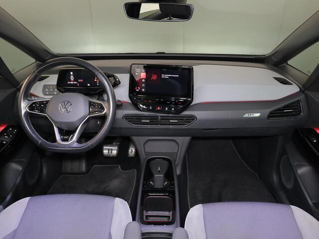 Volkswagen ID.3 First Plus 58 kWh 204 pk | Navigatie | Parkeersensoren | Achteruitrijcamera | Adaptieve cruise control | Matrix LED koplampen | Stoelverwarming |