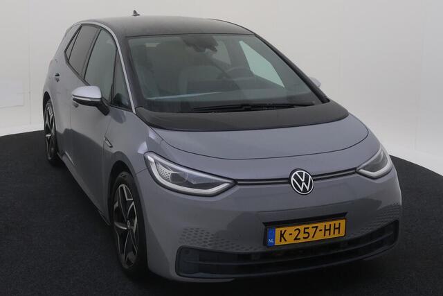 Volkswagen ID.3 First Plus 58 kWh / CAMERA/ PARK. SENSOREN/ IQ. LIGHT/ STOELVERWARM./ NAVI/ CLIMA/ 19" LMV